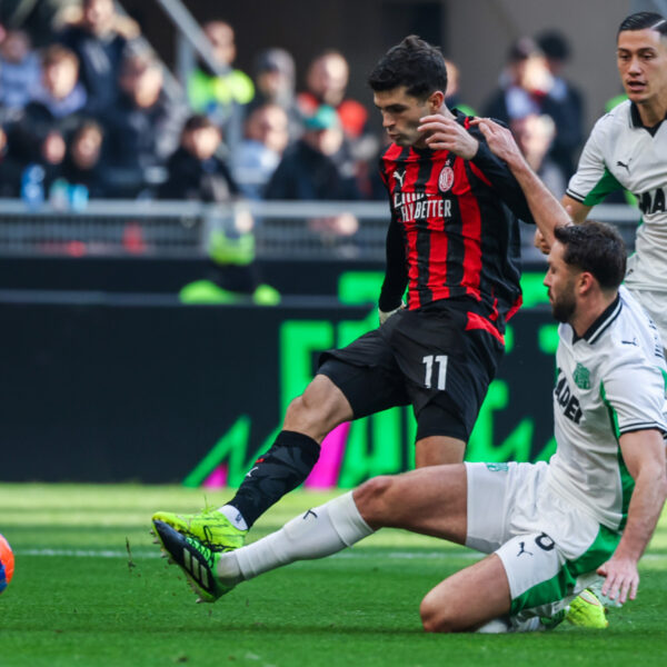 Christian Pulisic challenging for the ball during a Serie A game.